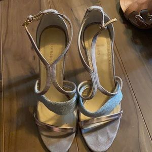 Express tan/silver/rose gold heels